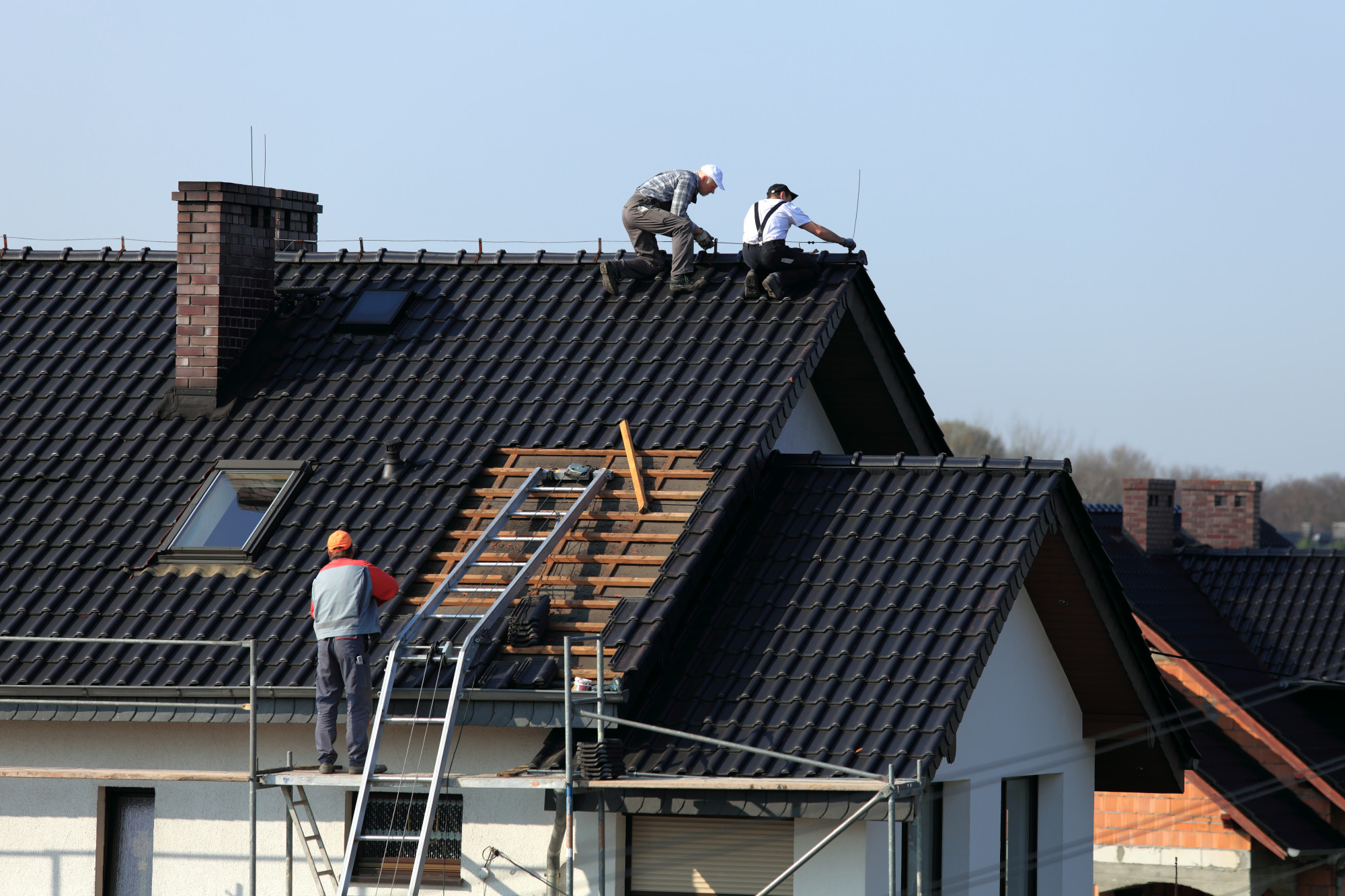 how to get insurance to pay for roof replacement