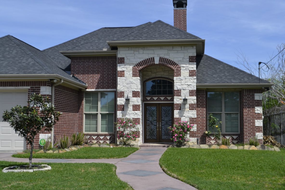 Mistakes to Avoid When Filing Roof Insurance Claims